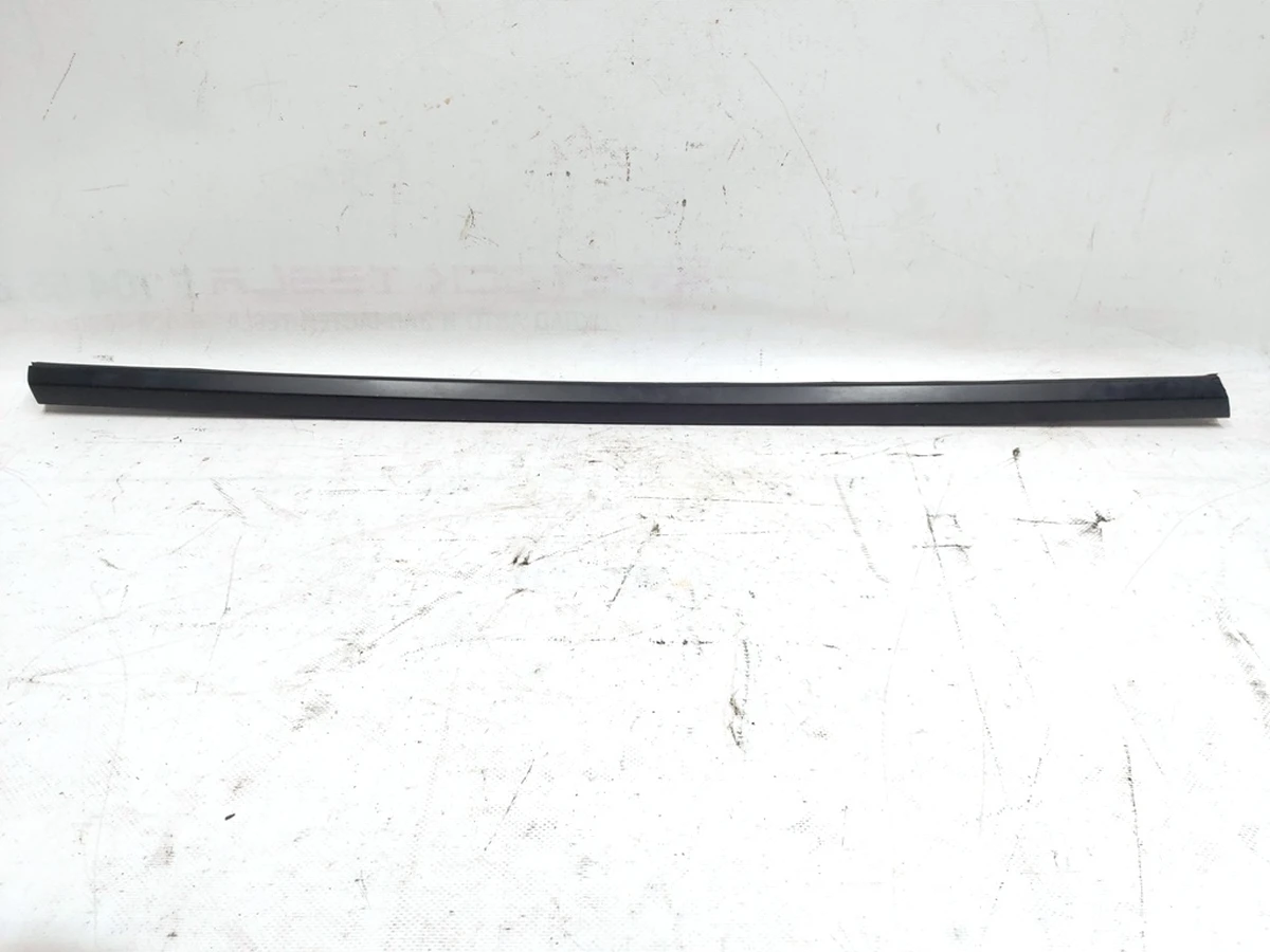 2 Молдинг зовнішній двері передньої правої BLACK Tesla model 3 1080684-00-H
