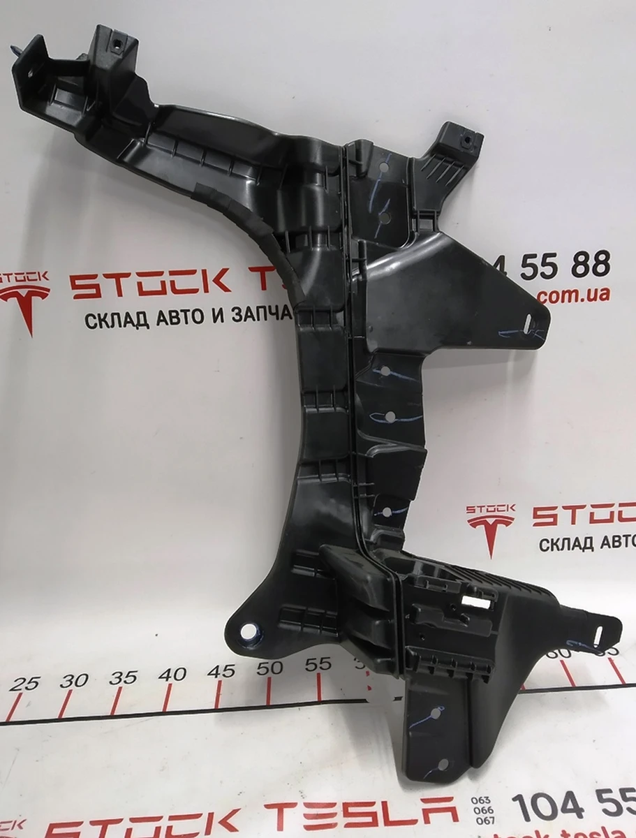 9 Кронштейн обшивки багажного відділення лівий Tesla model X 1080701-00-D