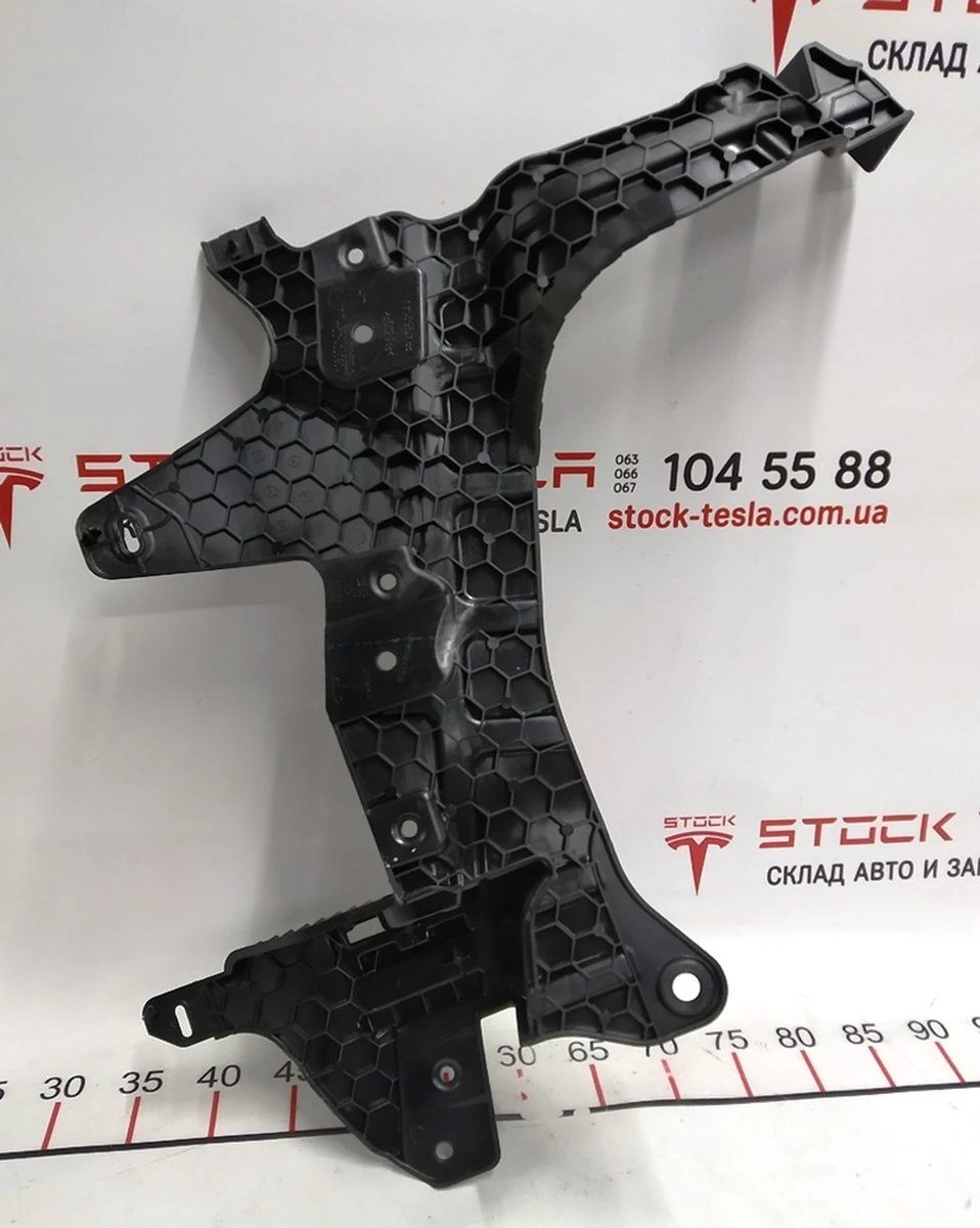 9 Кронштейн обшивки багажного відділення лівий Tesla model X 1080701-00-D
