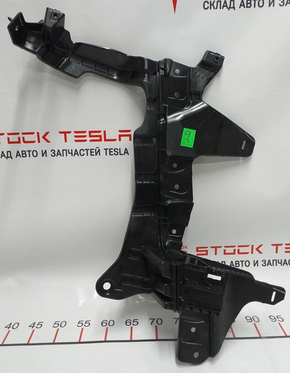 9 Кронштейн обшивки багажного відділення Tesla model X 1080701-00-D