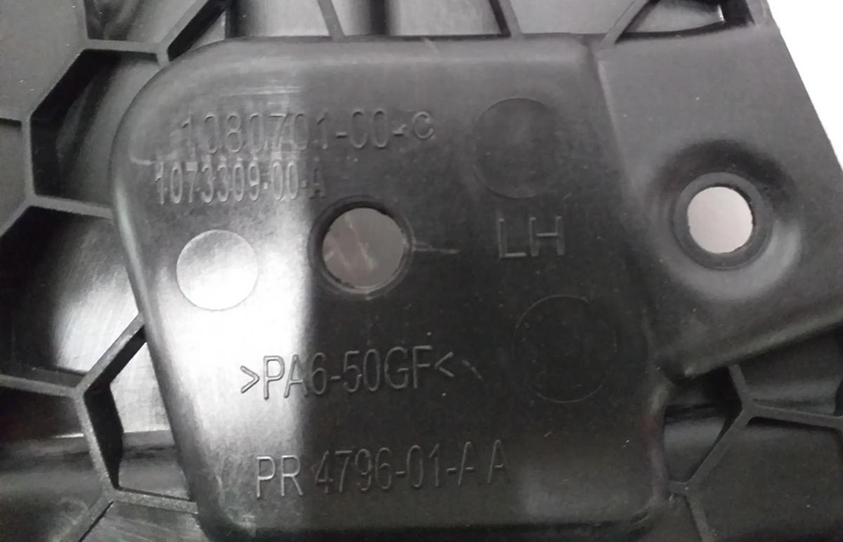 9 Кронштейн обшивки багажного відділення Tesla model X 1080701-00-D