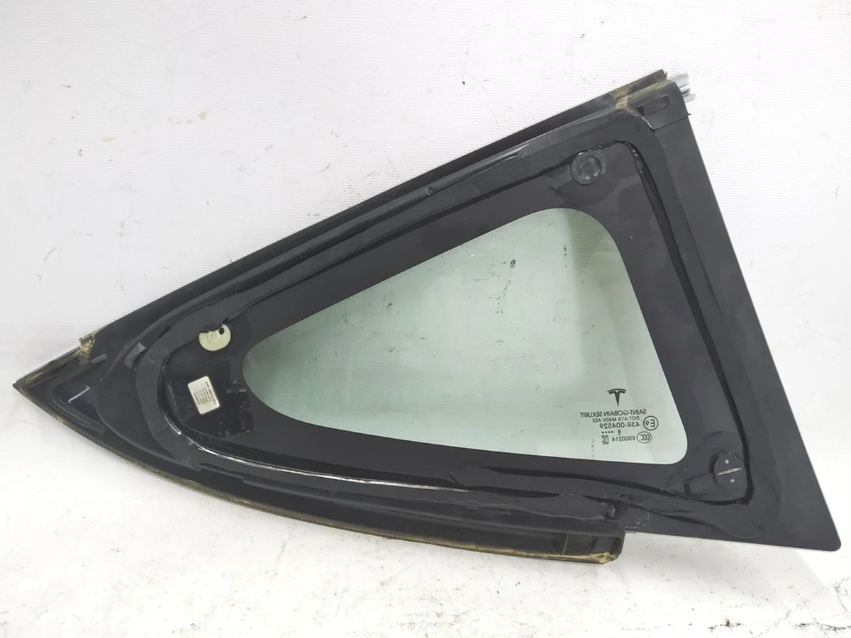 3 Скло крила заднього лівого (кватирка) з хромом Tesla model 3 1098757-00-G