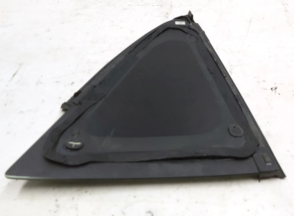 3 Стекло крыла заднего левого (форточка) с повреждением Tesla model 3 1098757-00-G