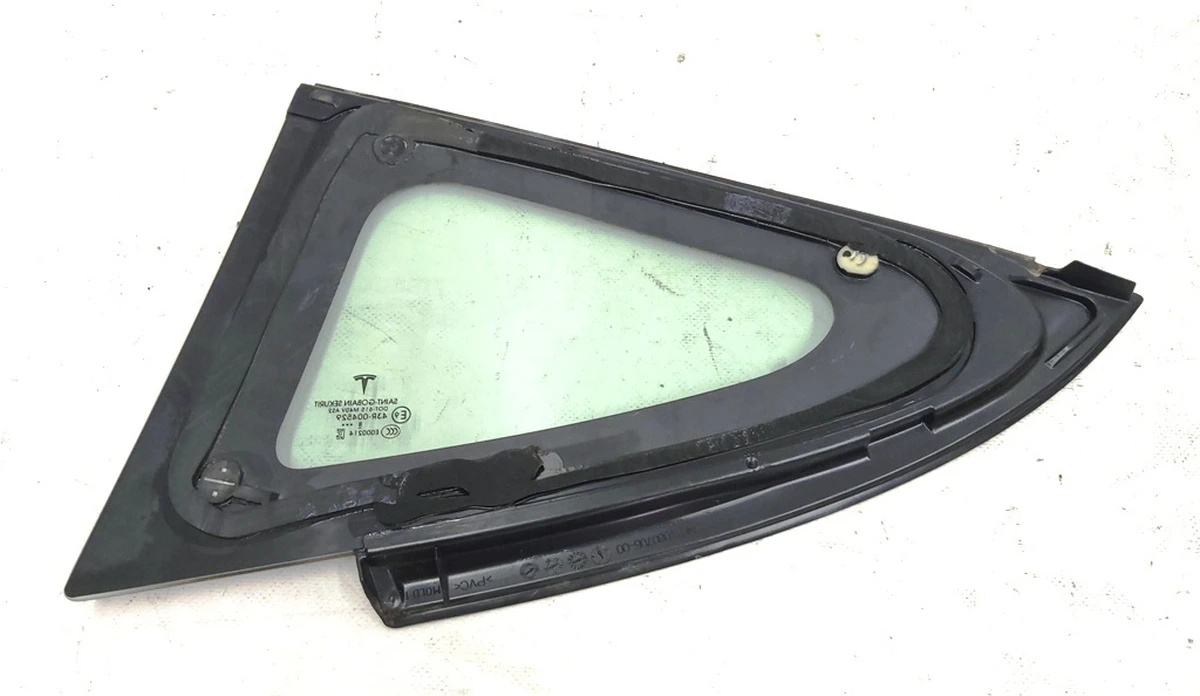 3 Скло крила заднього правого (кватирка) Tesla model 3 1098758-00-G