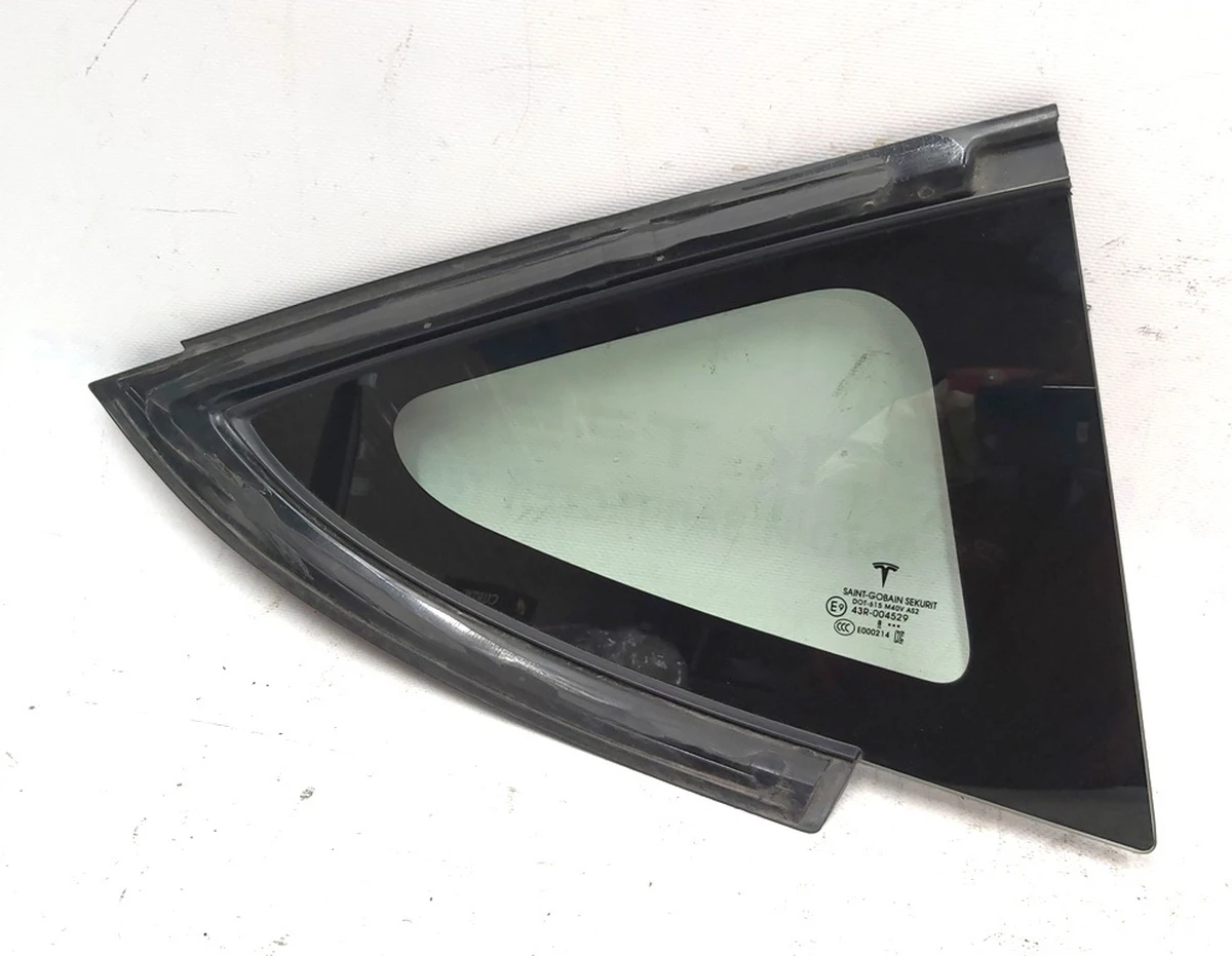 3 Скло крила заднього правого (кватирка) Tesla model 3 1098758-00-G