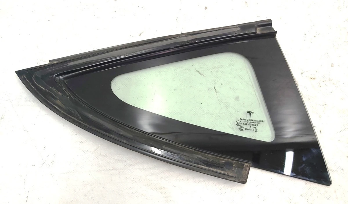 3 Скло крила заднього правого (кватирка) Tesla model 3 1098758-00-G