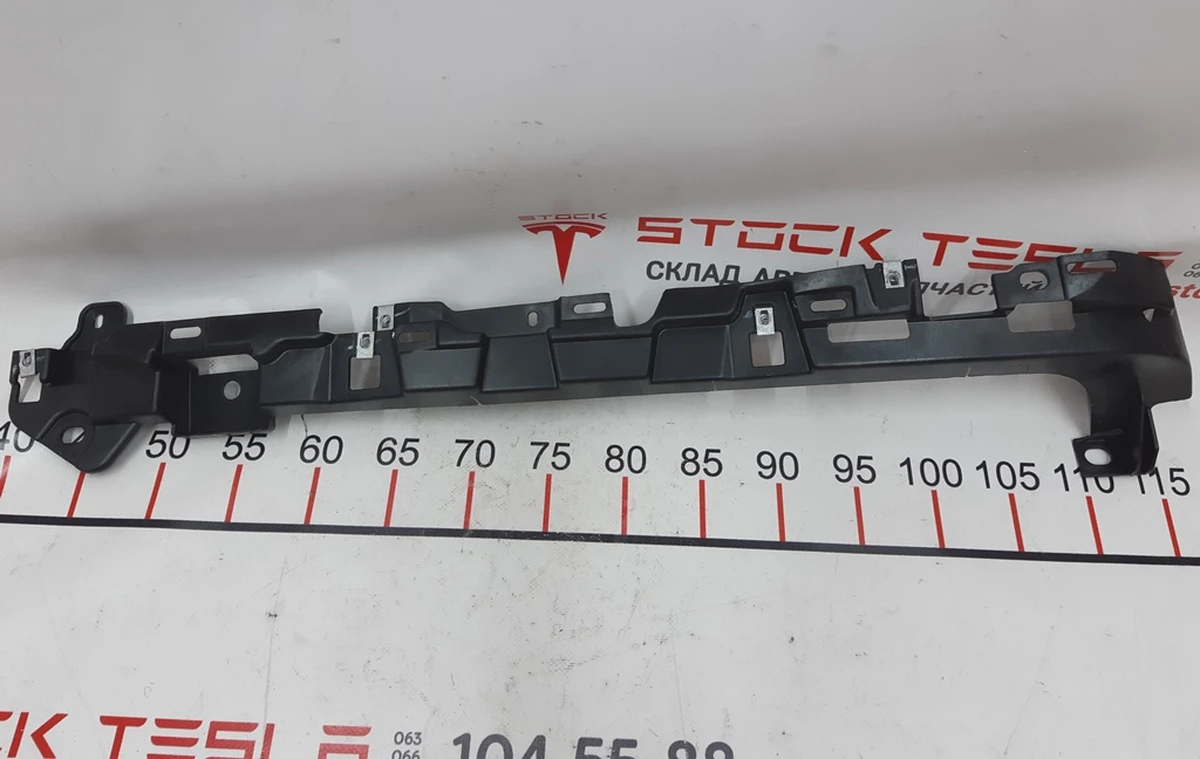 11 Кронштейн панелі бажника права Tesla Model X 1080709-00-C