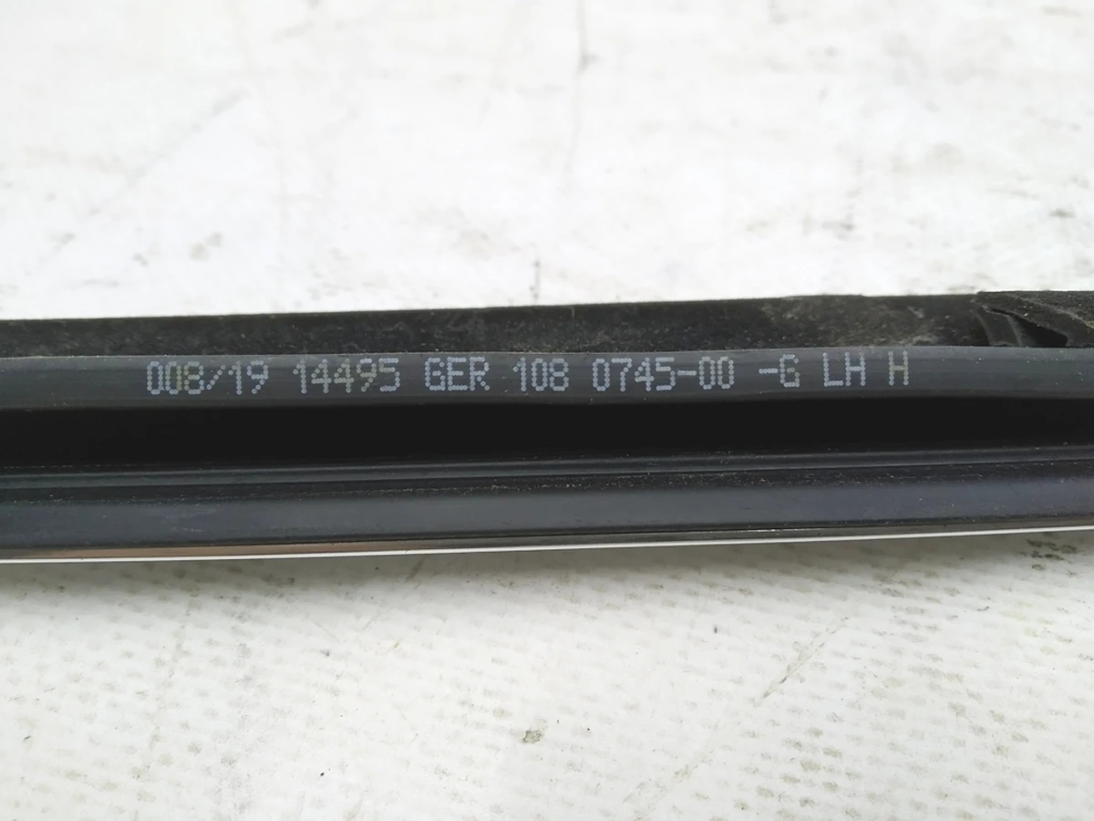 2 Молдинг наружный двери задней левой хром Tesla model 3 1080745-99-G