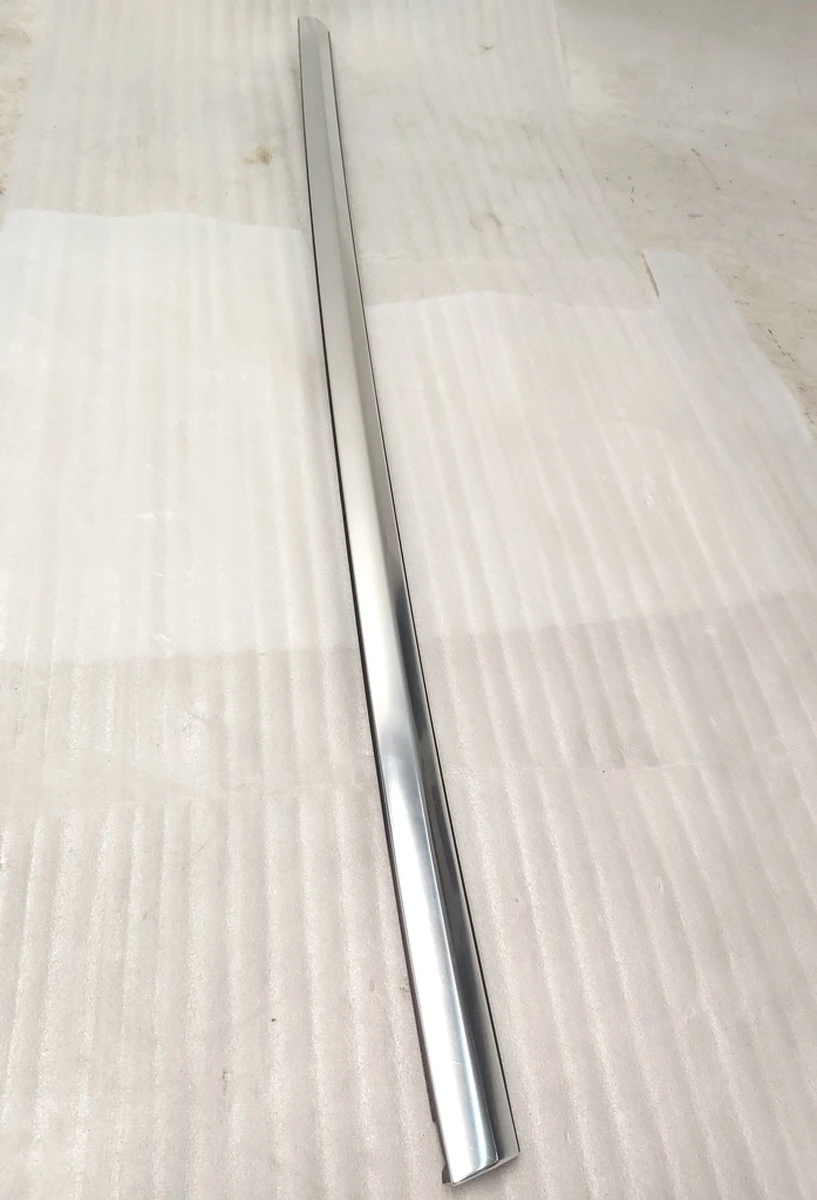 2 Молдинг зовнішній двері задньої лівої хром із пошкодженням Tesla model 3 1080745-99-G