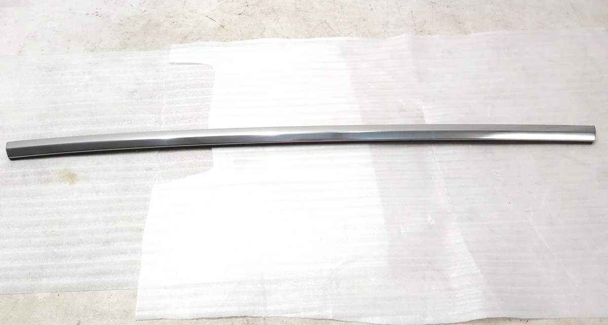 2 Молдинг зовнішній двері задньої лівої хром із пошкодженням Tesla model 3 1080745-99-G