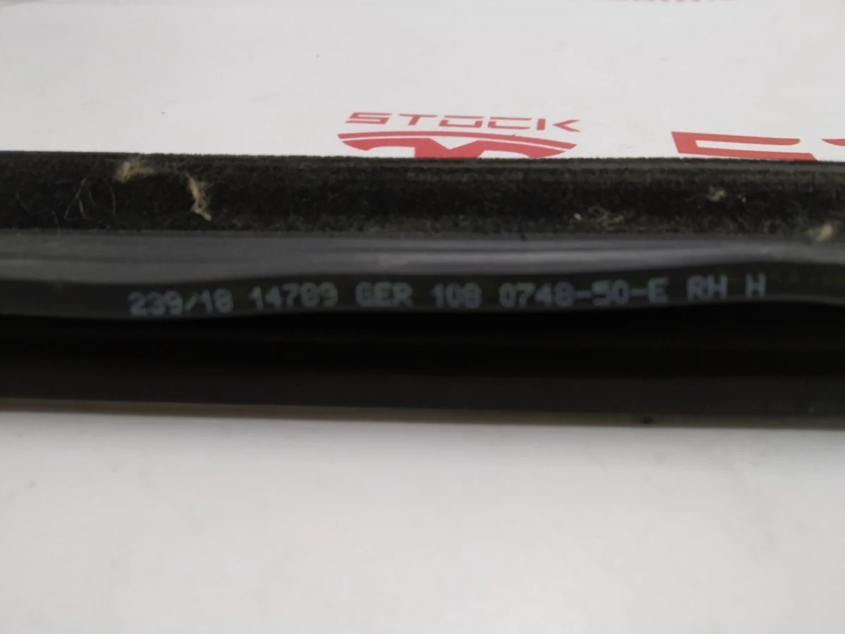 2 Молдинг зовнішній двері задньої правої хром Tesla model 3 1080748-99-G