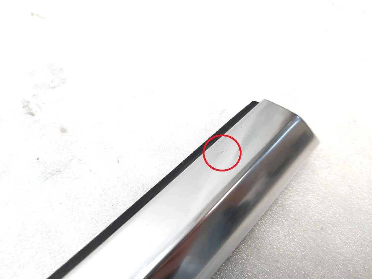 2 OUTER BELT ASSEMBLY - REAR DOOR - RIGHT HAND with damage Tesla model 3 1080748-99-G