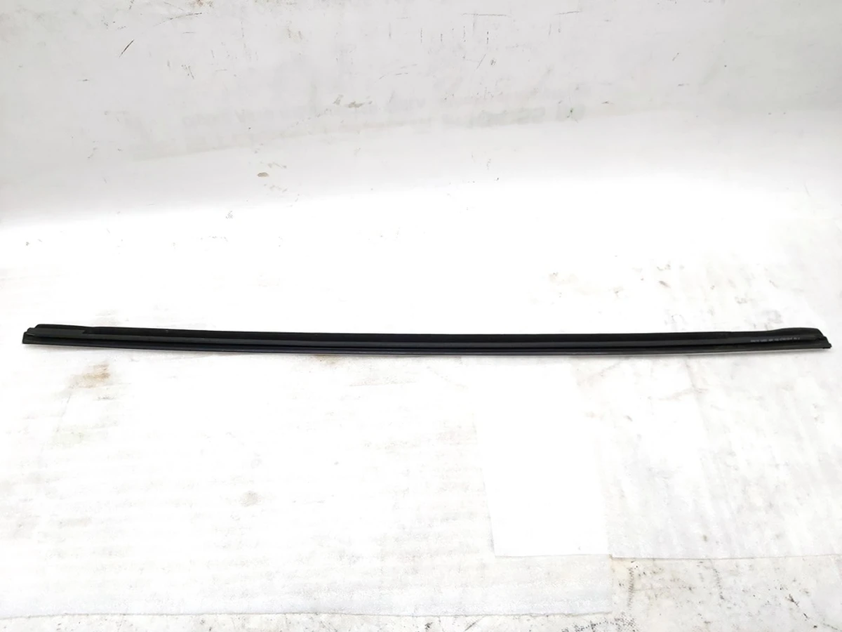 2 OUTER BELT ASSEMBLY - REAR DOOR - RIGHT HAND with damage Tesla model 3 1080748-99-G