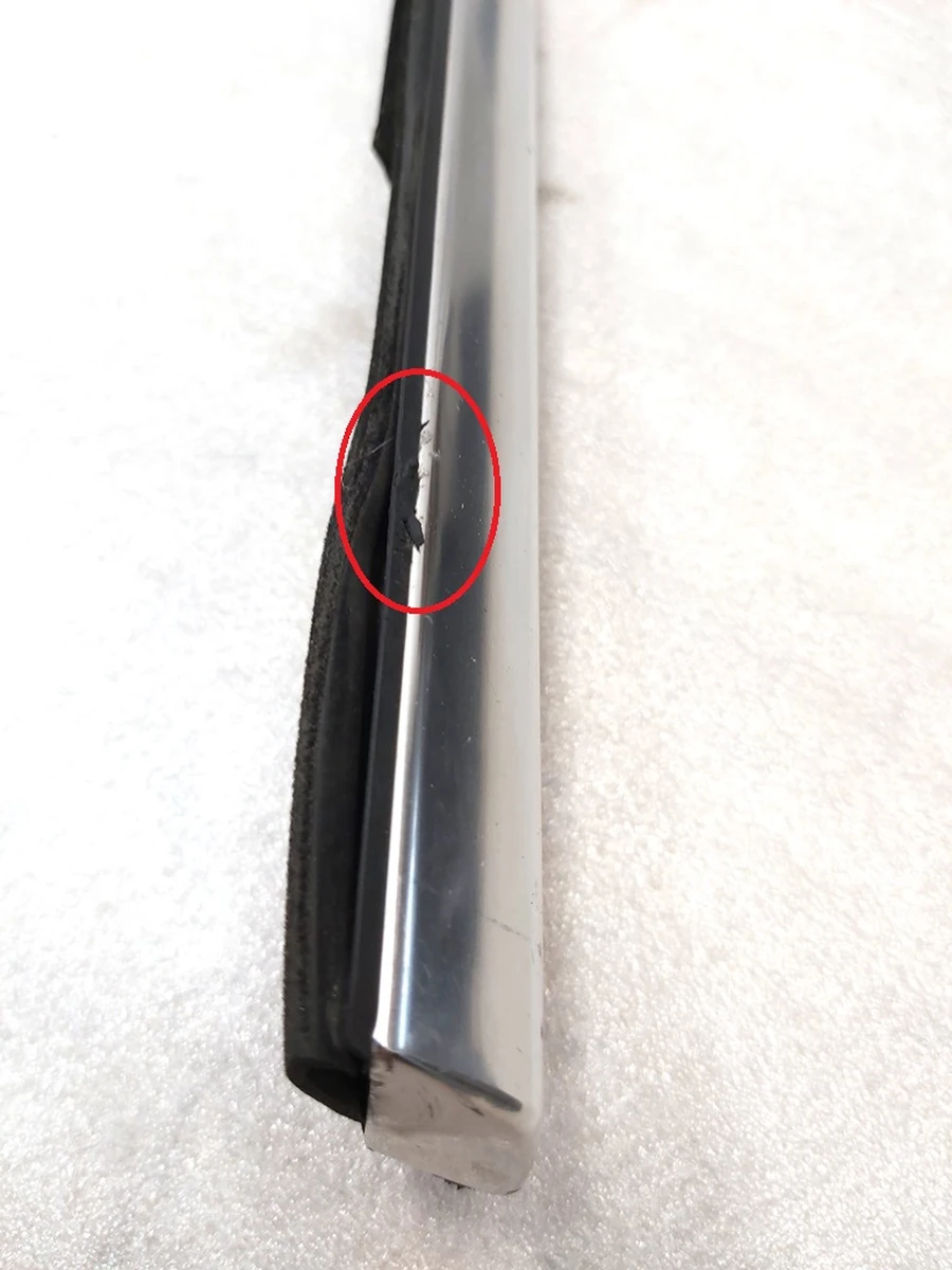 2 OUTER BELT ASSEMBLY - REAR DOOR - RIGHT HAND with damage Tesla model 3 1080748-99-G