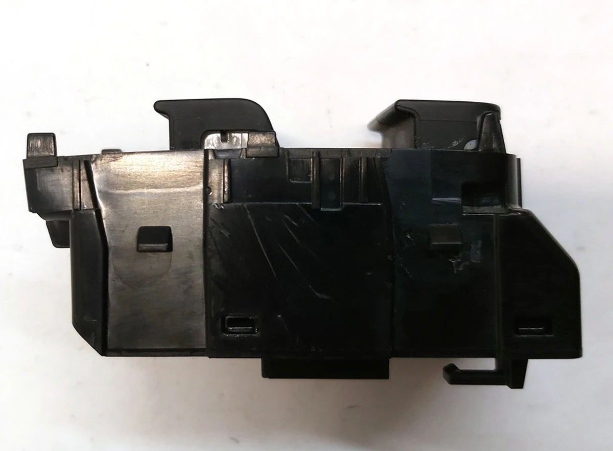 10 Блок управления стеклоподъёмниками на двери водителя (матовый) Tesla model S Feb 2021, model 3, model 3 Jan 2024 , model Y 1081037-02-G