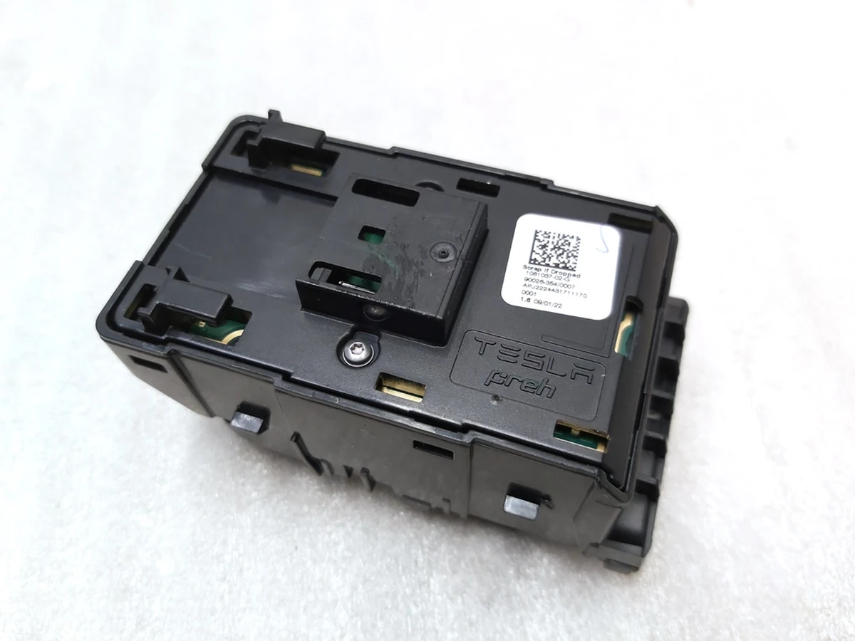 10 Блок управління склопідйомниками на дверях водія (матовий) без проводки Tesla model S Feb 2021, model 3, model 3 Jan 2024 , model Y 1081037-02-G
