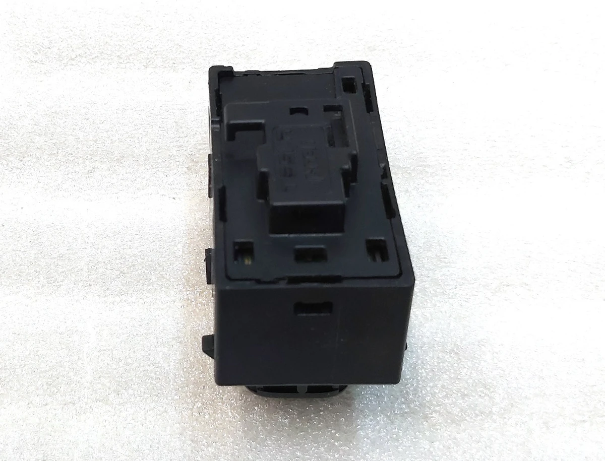 Блок управления стеклоподъёмником на двери пассажира (глянцевый) Tesla model S Feb 2021, model 3, model 3 Jan 2024 , model Y 1081038-01-E