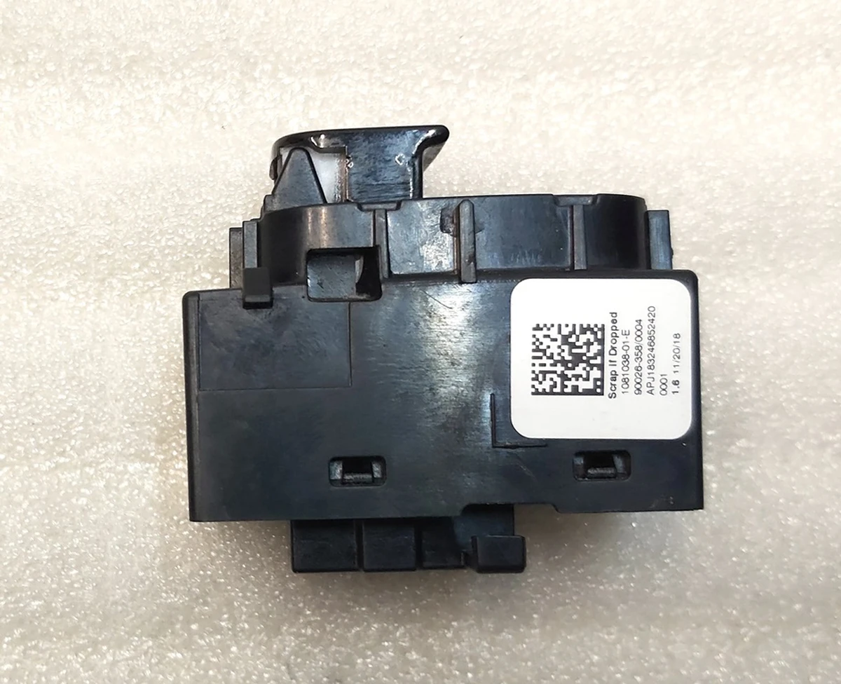 Блок управления стеклоподъёмником на двери пассажира (глянцевый) Tesla model S Feb 2021, model 3, model 3 Jan 2024 , model Y 1081038-01-E