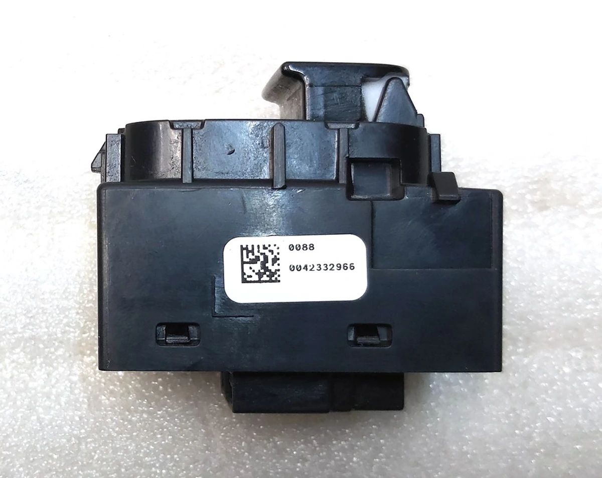 Блок управления стеклоподъёмником на двери пассажира (глянцевый) Tesla model S Feb 2021, model 3, model 3 Jan 2024 , model Y 1081038-01-E