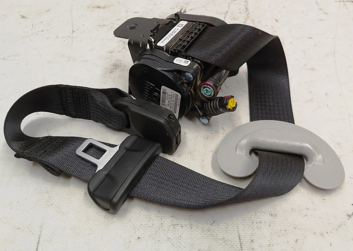 1 Ремінь безпеки передній лівий водій (під відновлення) Tesla model 3 1081255-01-E