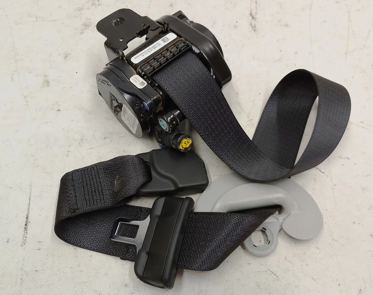 2 Ремінь безпеки передній правий (пасажирський) (BLK) Tesla model 3 1081279-01-G