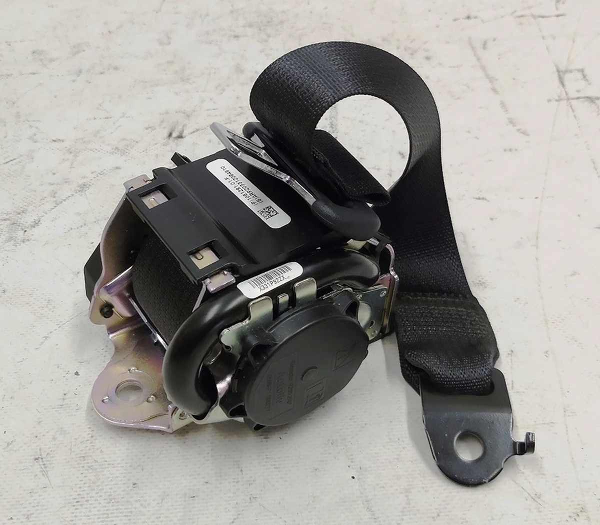 1 Ремінь безпеки 2-го ряду сидінь лев. прав. Tesla model 3 1081281-01-F