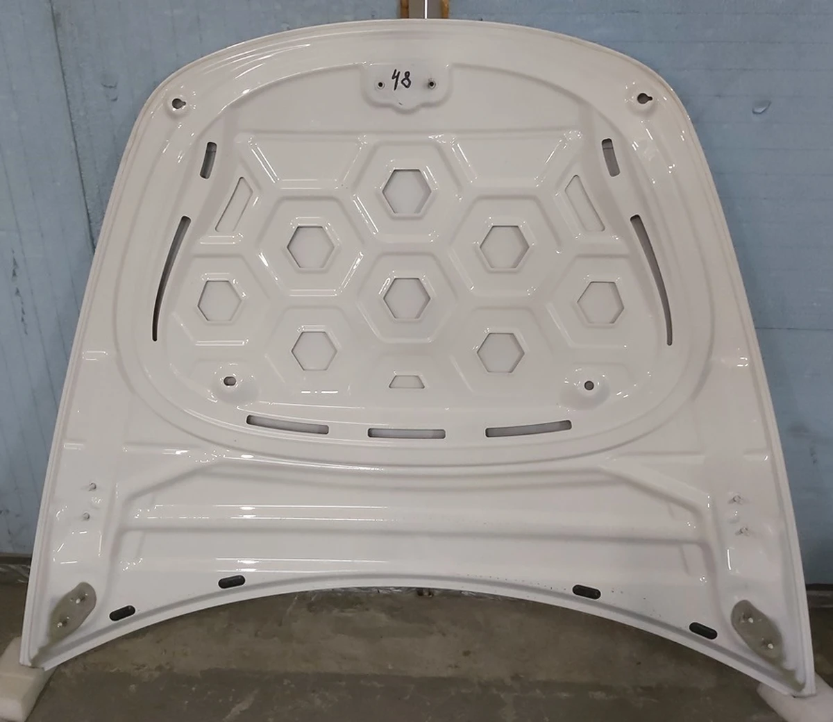 1 Капот PEARL WHITE MULTI-COAT-PPSW Tesla model 3 1081390-11-C