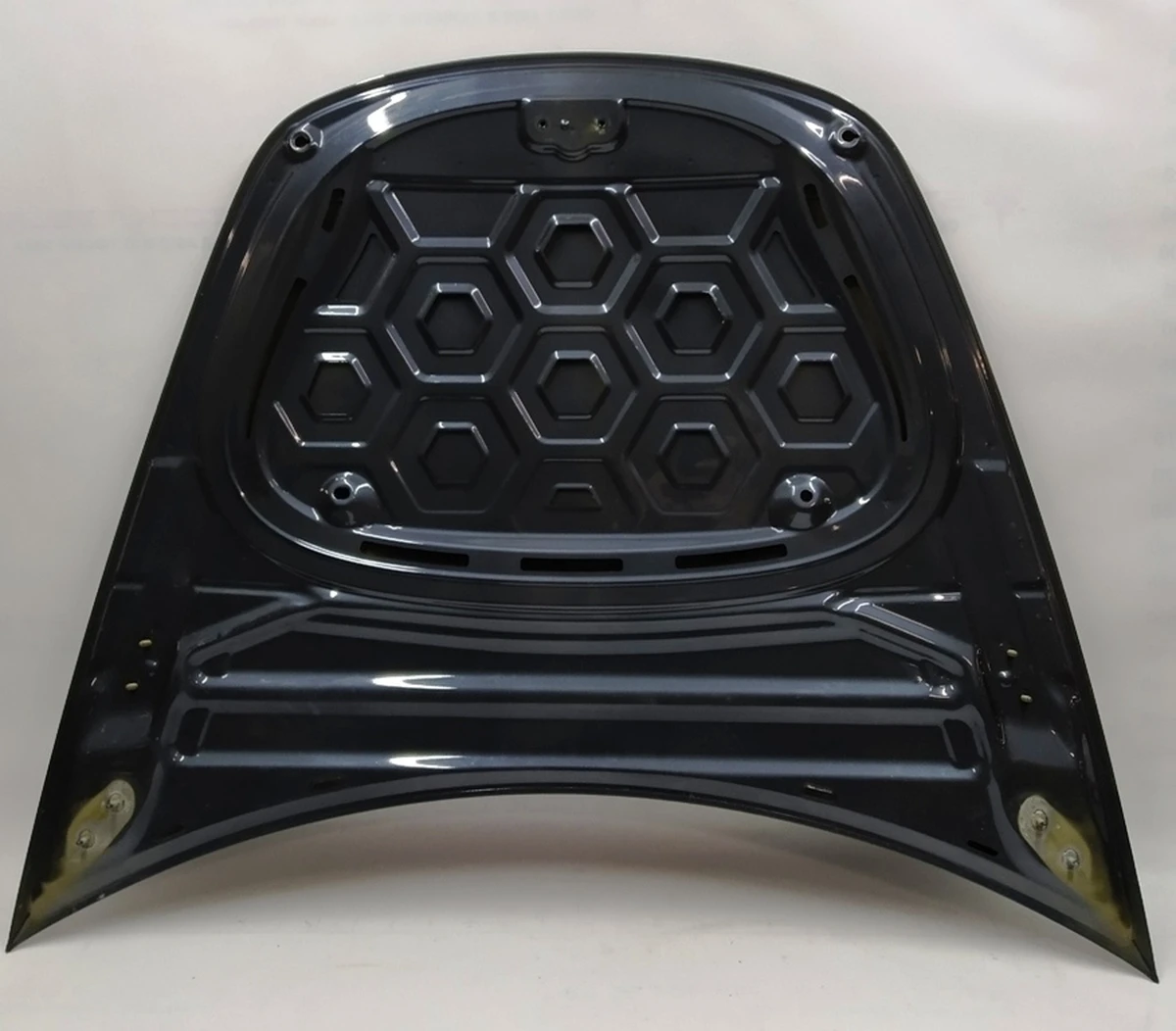 1 Капот в сборе с эмблемой "T" (с повреждениями) Tesla model 3 1081390-E0-C