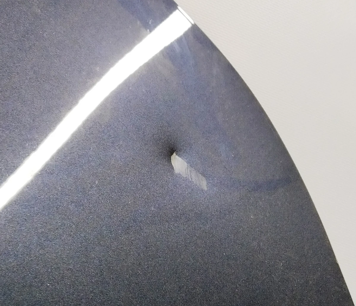 1 Капот в зборі з емблемою "T" (з ушкодженнями) Tesla model 3 1081390-E0-C