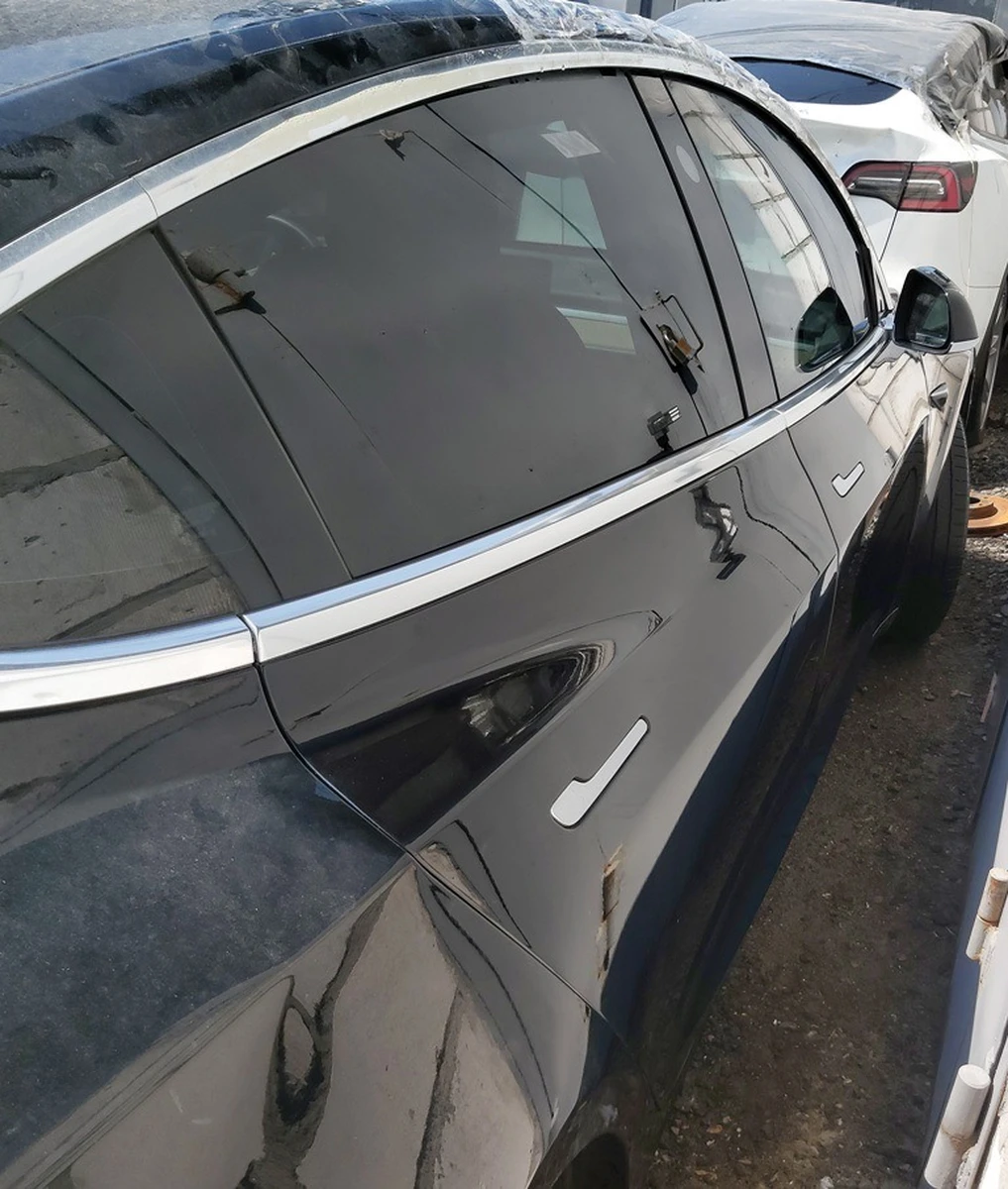 Двері передні праві PBSB в зборі Tesla model 3 1081420-01-C