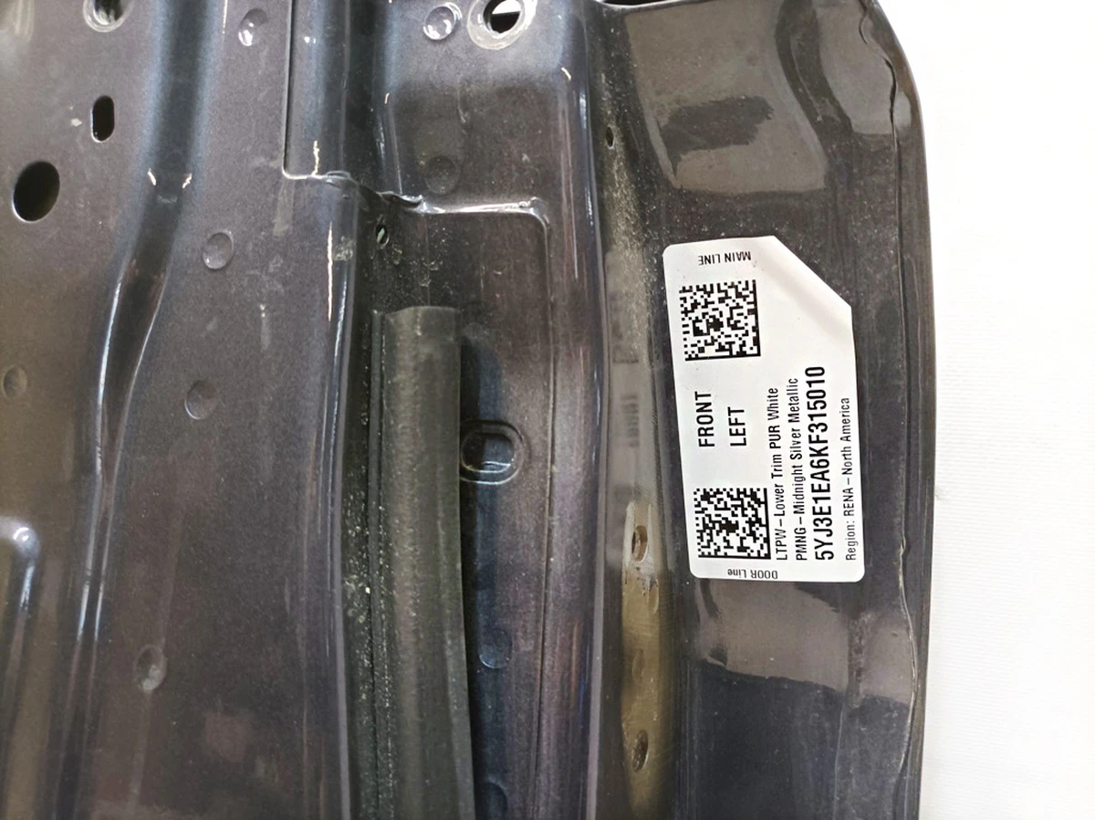 3 Двері передні ліві (метал) з ущільнювачем PMNG Tesla model 3 1081421-E0-C