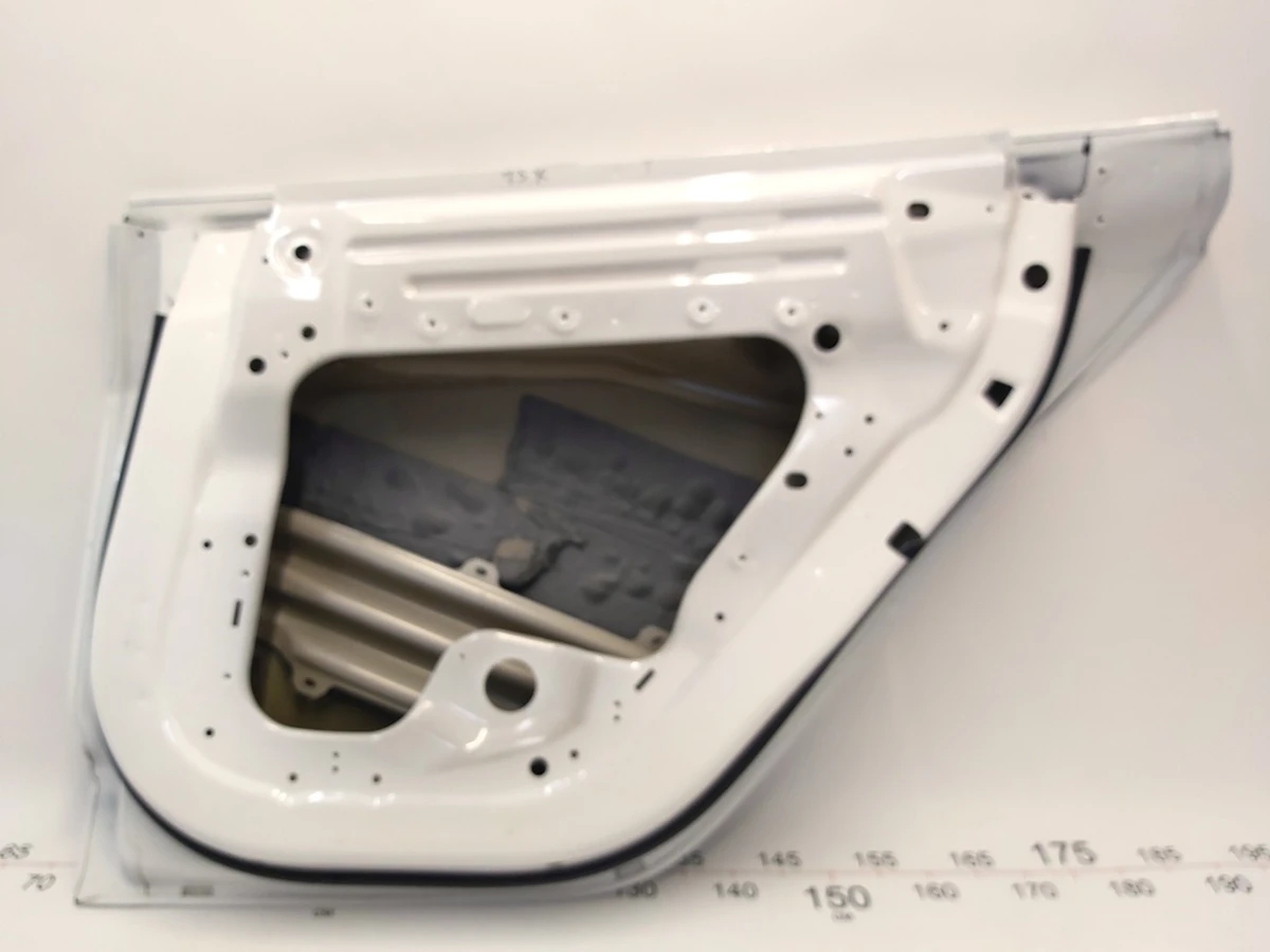 9 Двері задні права (метал) PPSW у зборі з ущільнювачем (з пошкодженням) Tesla model 3 1081440-E0-C