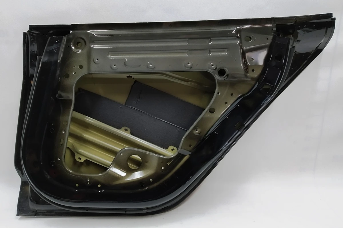 9 Двері задні права (метал) у зборі з ущільнювачем (з пошкодженням) Tesla model 3 1081440-E0-C