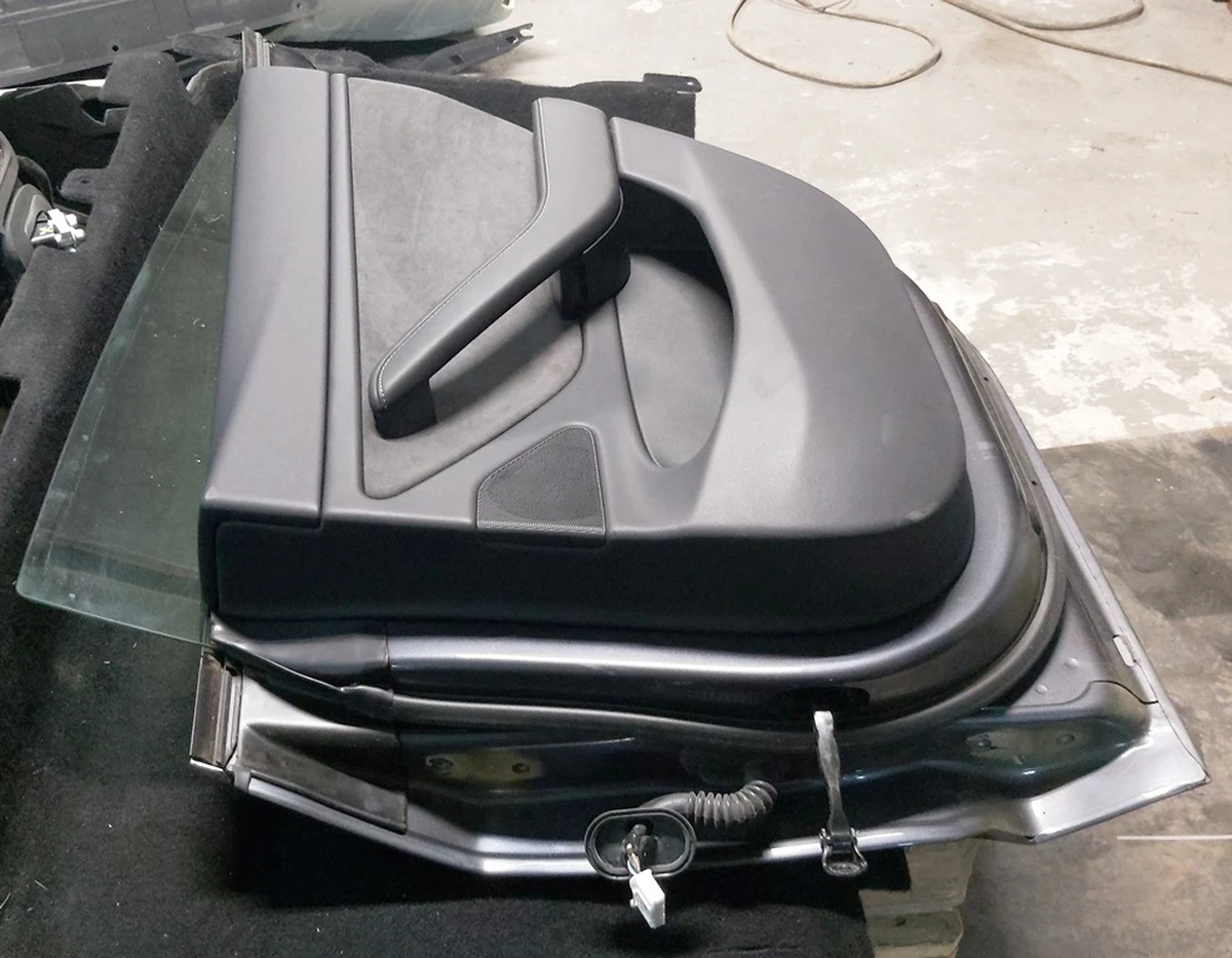 7 Дверь задняя правая в сборе PMNG Tesla model 3 1081440-E0-C