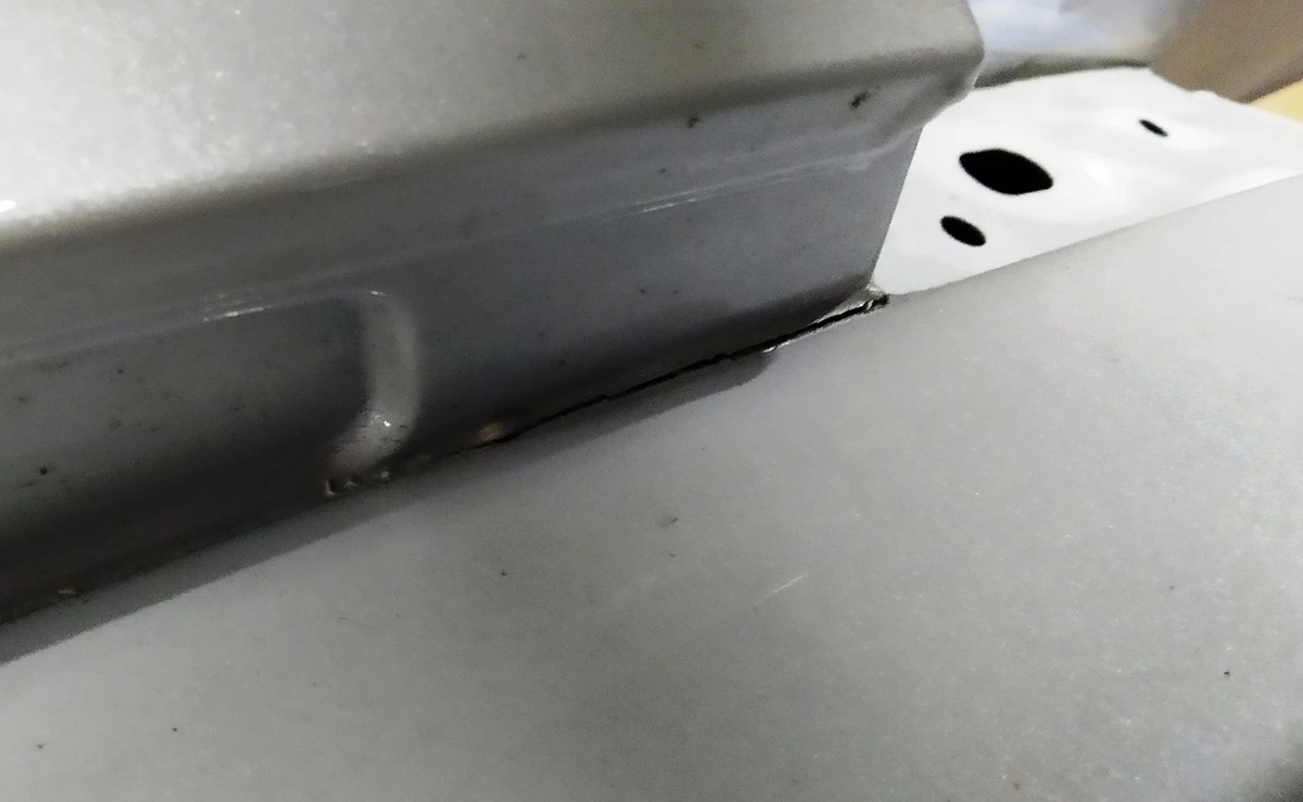 11 Кришка багажника (ляда) метал в зборі з емблемою "T" (з ушкодженнями) Tesla model 3 1081460-E0-D