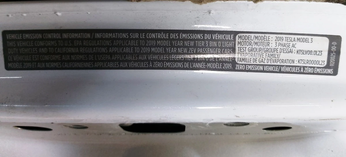 11 Крышка багажника (ляда) PEARL WHITE MULTI-COAT-PPSW в сборе с "T" и "DUAL MOTOR" Tesla model 3 1081460-E0-D