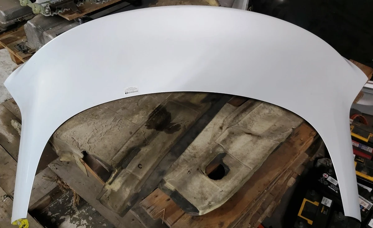 11 Крышка багажника (ляда) PEARL WHITE MULTI-COAT-PPSW в сборе с "T" и "DUAL MOTOR" Tesla model 3 1081460-E0-D