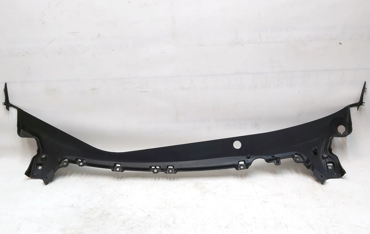 1 Подкапотная накладка стеклоочистителей с повреждением Tesla model 3 1081676-00-G