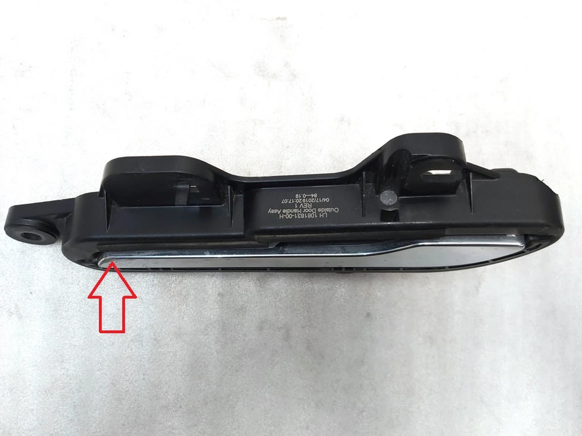 DOOR HANDLE OUTER - PASSIVE - LEFT HAND with damage Tesla model 3 1081831-00-J