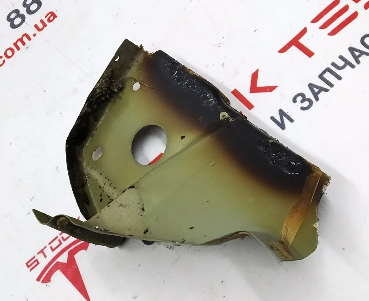 Чверть передня права передня кузовна панель порога Tesla model 3 1082282-S0-B