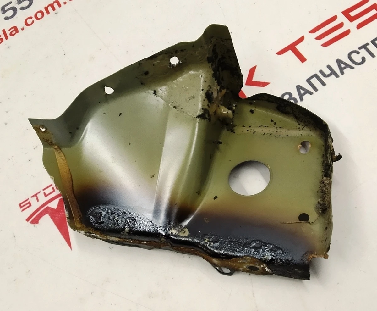 Чверть передня права передня кузовна панель порога Tesla model 3 1082282-S0-B