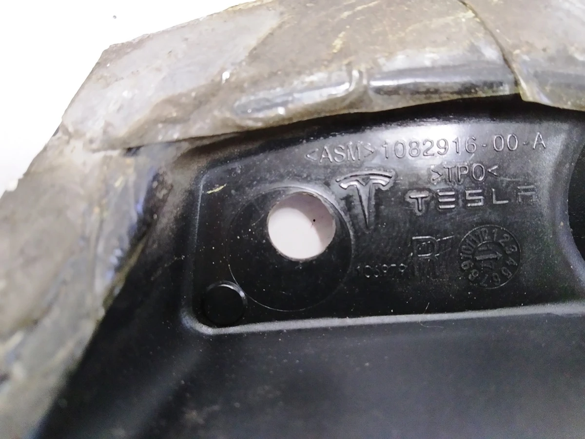 20 Кронштейн кріплення дифузора заднього бампера правий Tesla model S REST 1082916-00-A