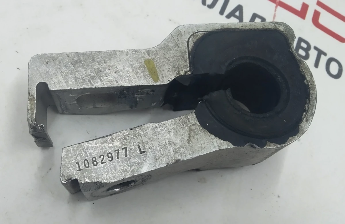 1 Кронштейн кріплення стабілізатора переднього лівий Tesla model S REST 1059381-00-B