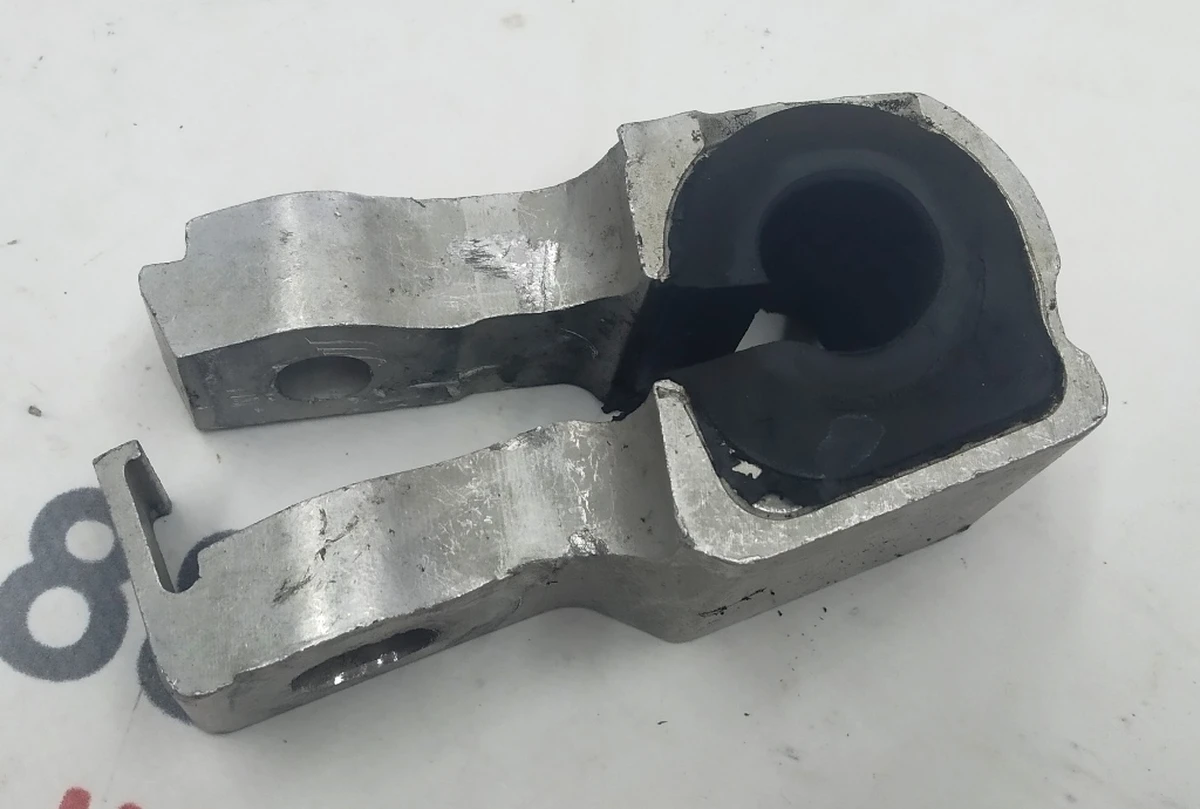 1 Кронштейн кріплення стабілізатора переднього лівий Tesla model S REST 1059381-00-B