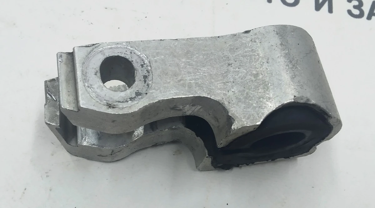 1 Кронштейн кріплення стабілізатора переднього лівий Tesla model S REST 1059381-00-B