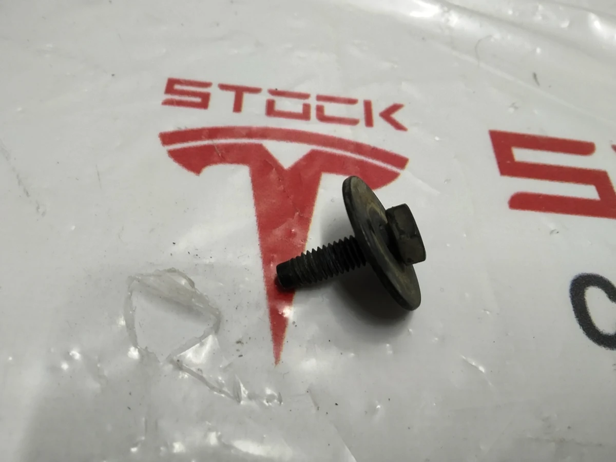 4 Болт HX M6x18 STL [88] ZNNI [BLK] MAT Tesla model 3 1083017-00-A