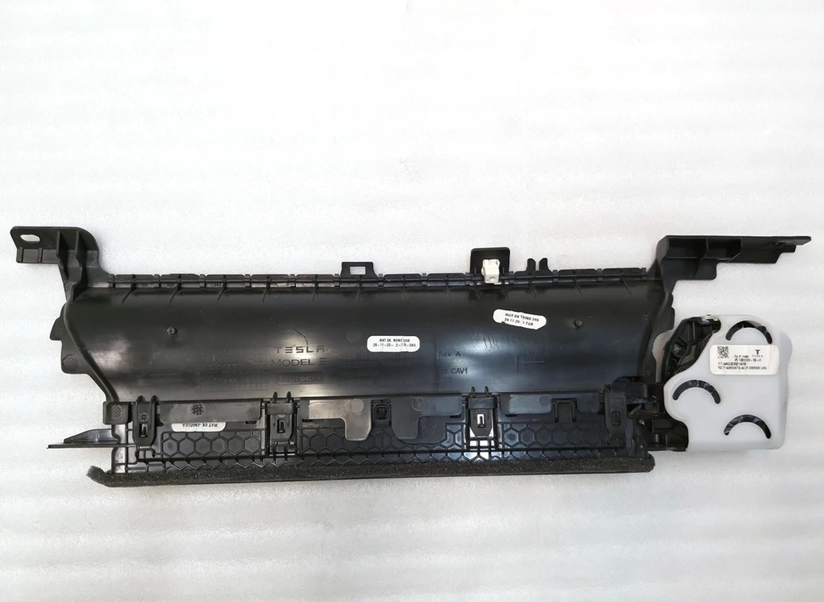 2 INSTRUMENT PANEL - AIR VENT - DRIVER without servo drive Tesla model 3, model Y 1083320-00-F