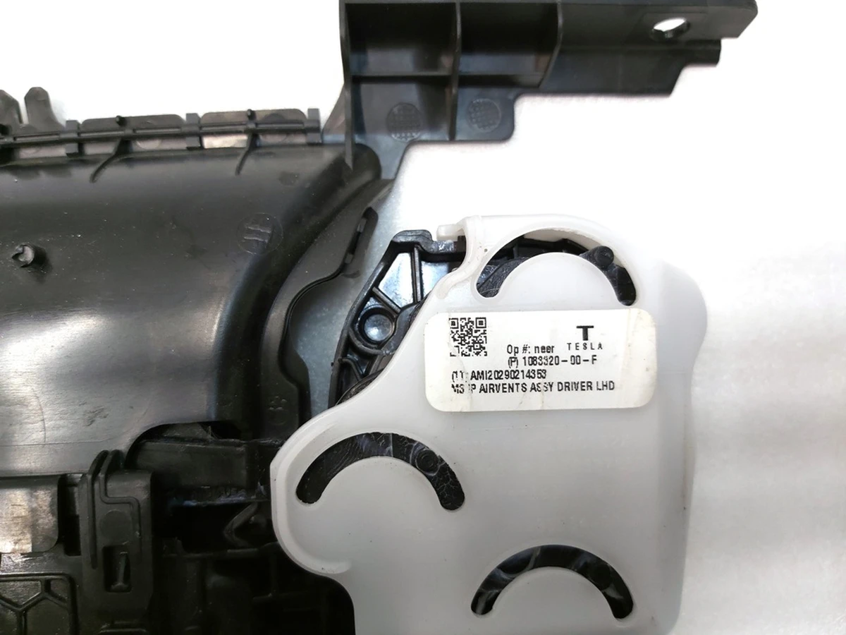 2 INSTRUMENT PANEL - AIR VENT - DRIVER without servo drive Tesla model 3, model Y 1083320-00-F