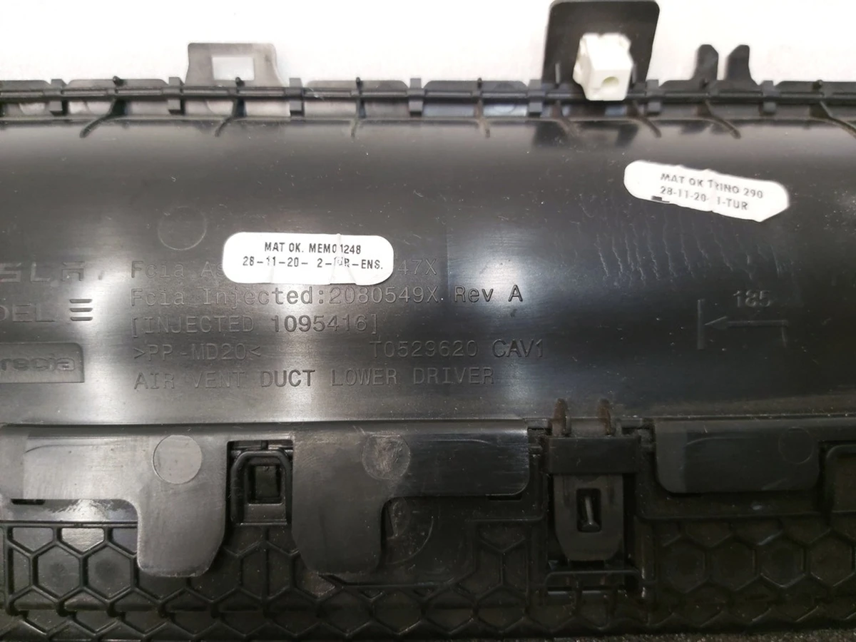 2 INSTRUMENT PANEL - AIR VENT - DRIVER without servo drive Tesla model 3, model Y 1083320-00-F