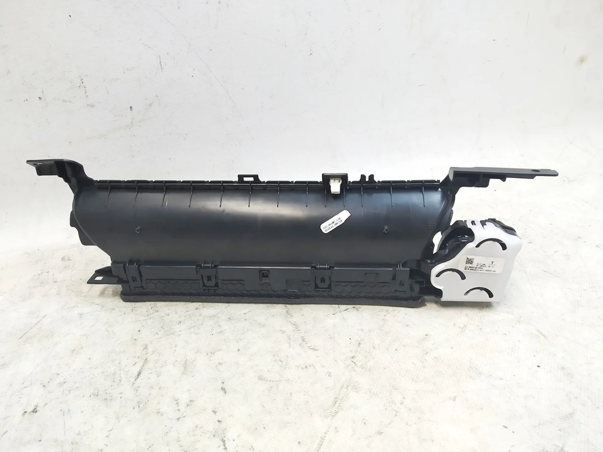 1 Повітропровід центральної панелі водійський у зборі з електродвигуном Tesla model 3, model Y 1083320-00-G